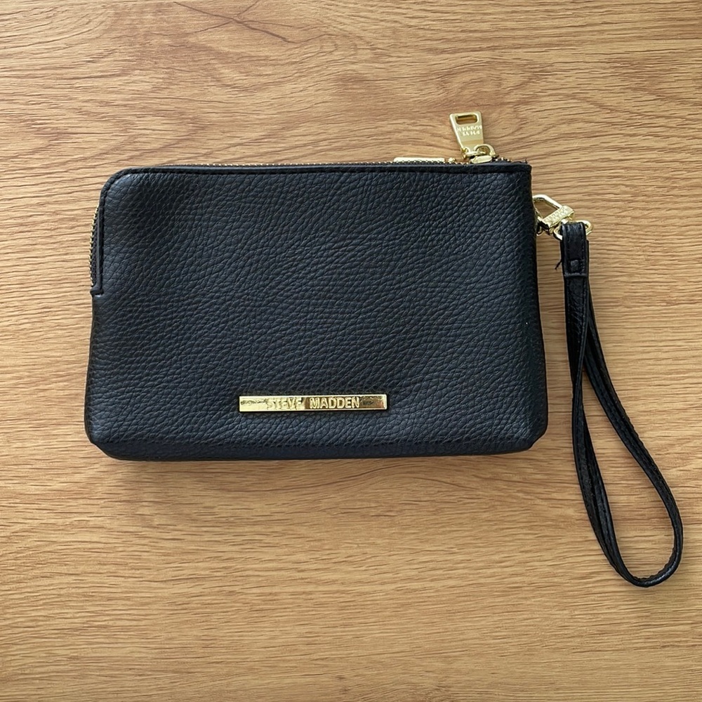 Steve Madden wristlet